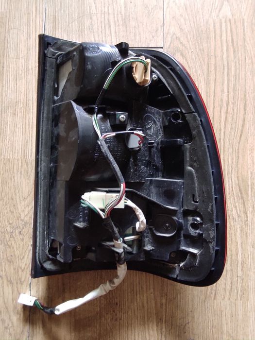 Фонарь лівий зовнішній Toyota LC 100