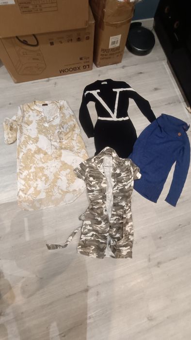 Karton damskich ubrań w rozmiarze M/L