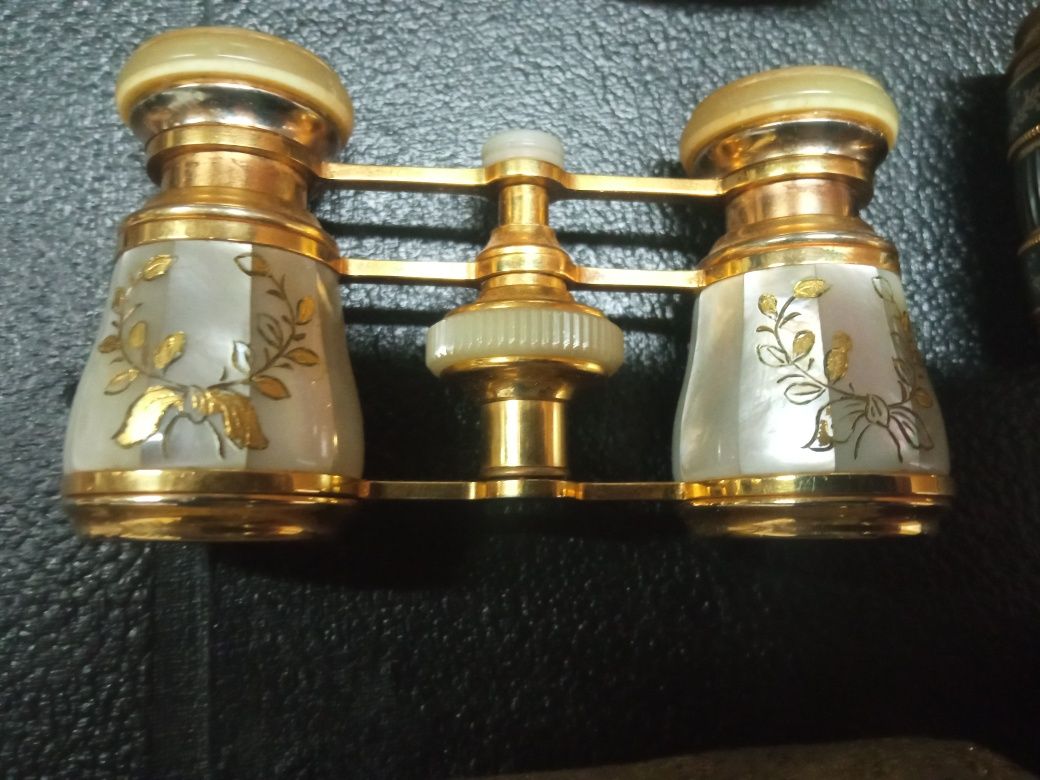 Fabulosa coleção de binóculos de ópera. Impecável.