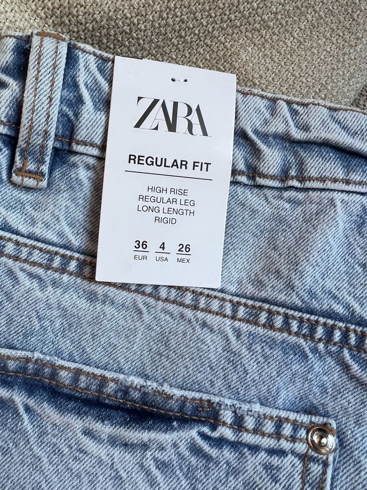 Голубые джинсы Zara