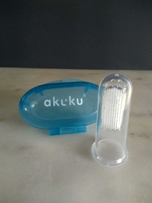 Akuku szczoteczka silikonowa na palec w etui