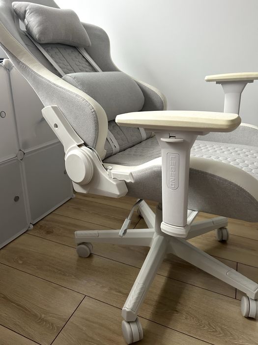 Krzesło biurowe / gamingowe szaro-białe NIBE