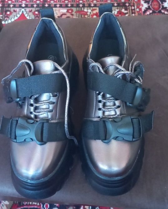 Туфли на танкетке