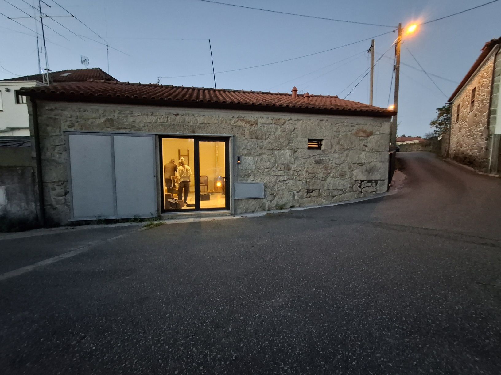Arrendo loft T0 bem localizado