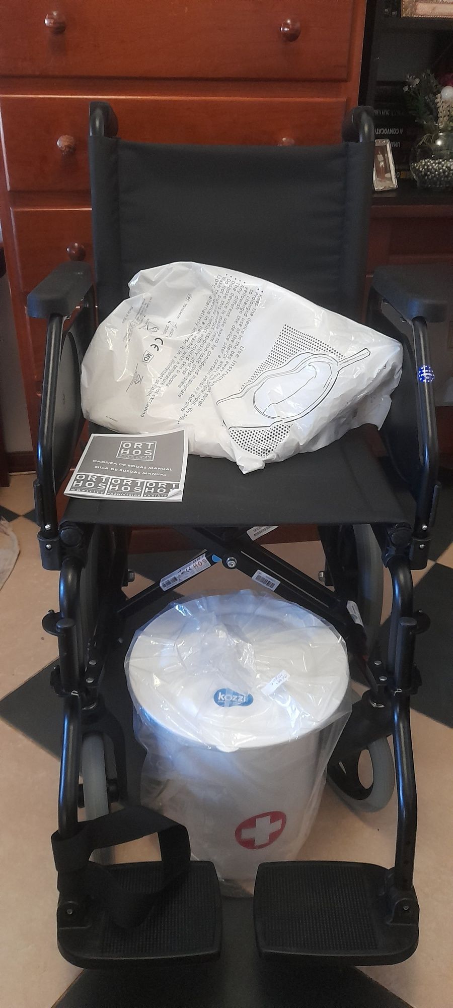 Cadeira  ortopédica com bacio  - oferta da arrastadeira . SEM USO.