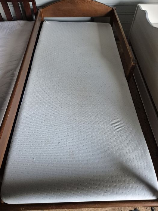Łóżko pojedyńcze 90x 200 materac gratis
