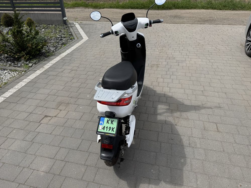 Skkiter elektryczny E-MIO Agile