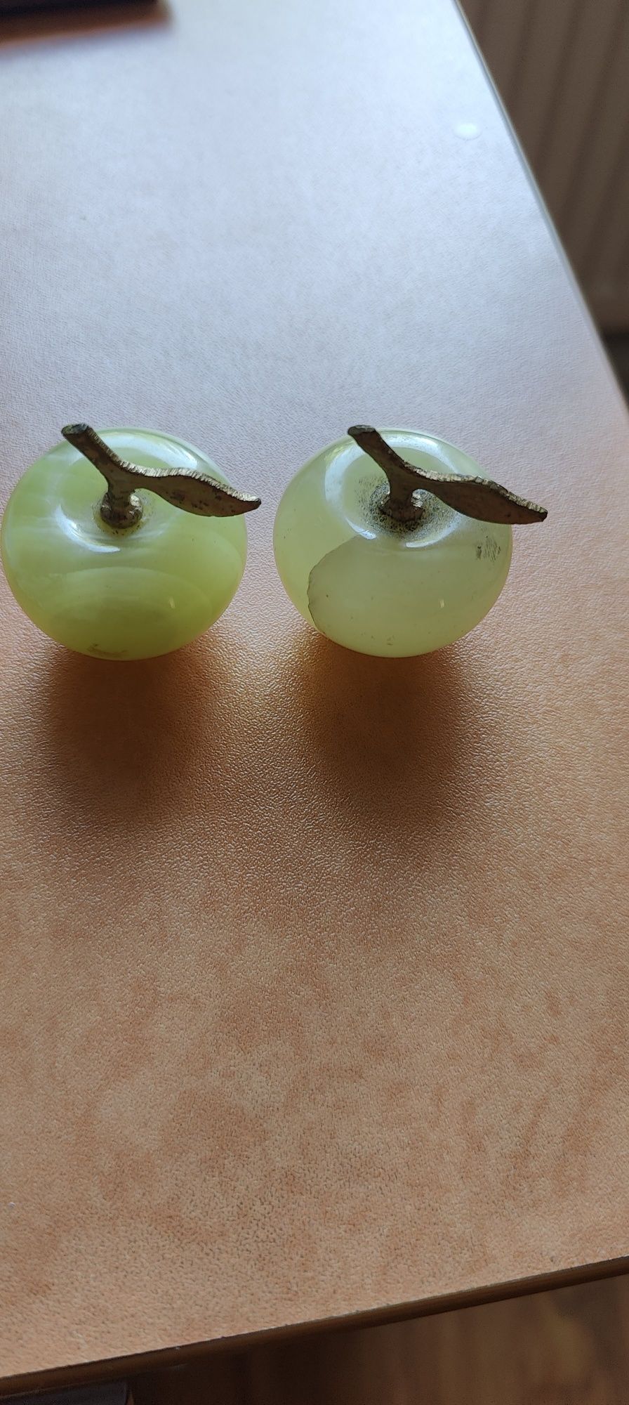 Продам изделие яблоки из оникса