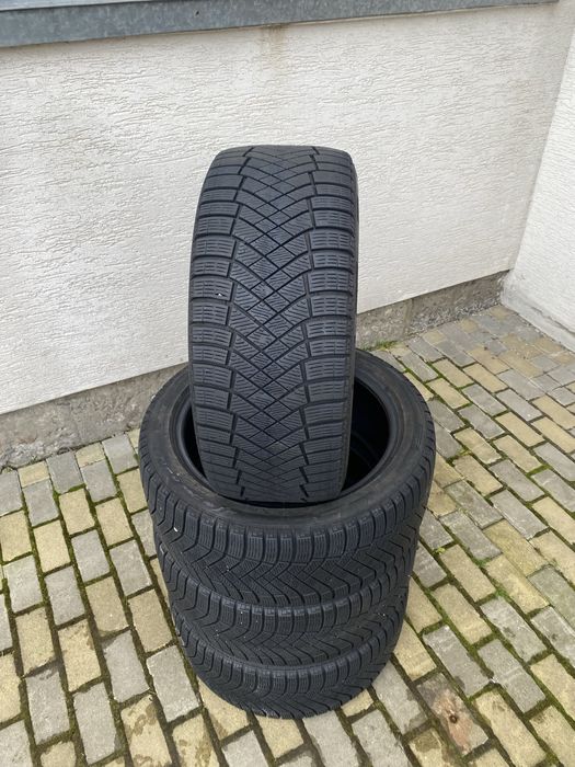 Зимові шини Pirelli Ice Zero FR 235/45 R18
