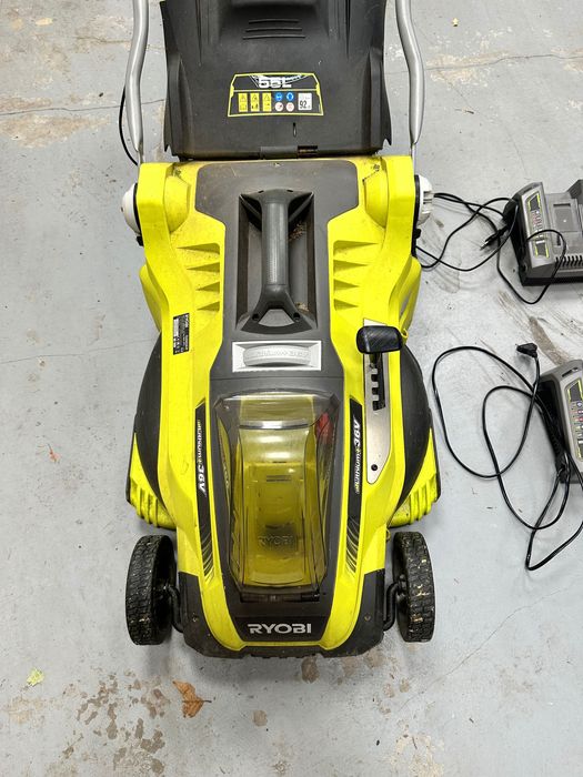 Kosiarka akumulatorowa Ryobi RLM36X46L5F z bateriami i ładowarkami