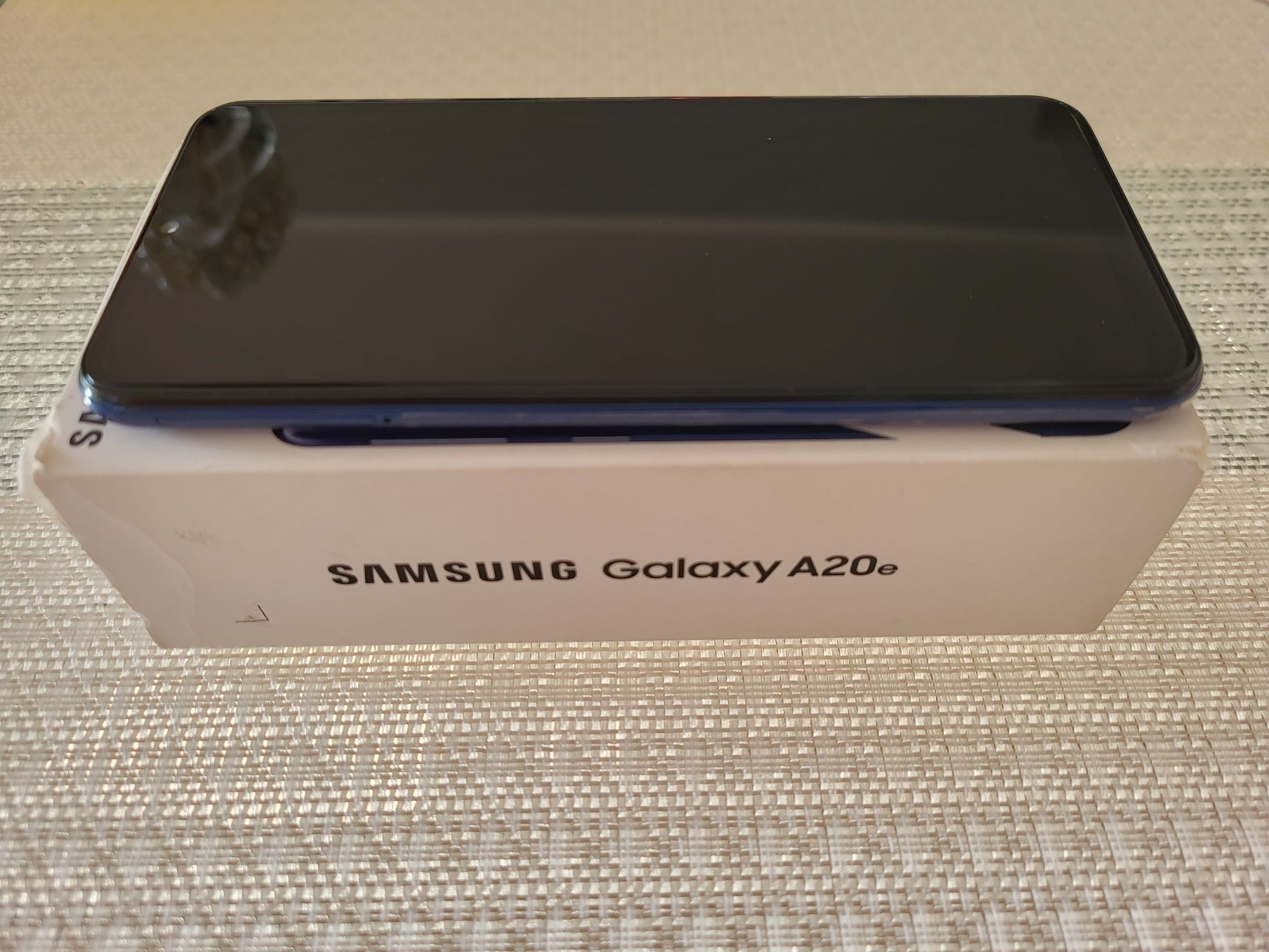 Samsung A20e jak nowy