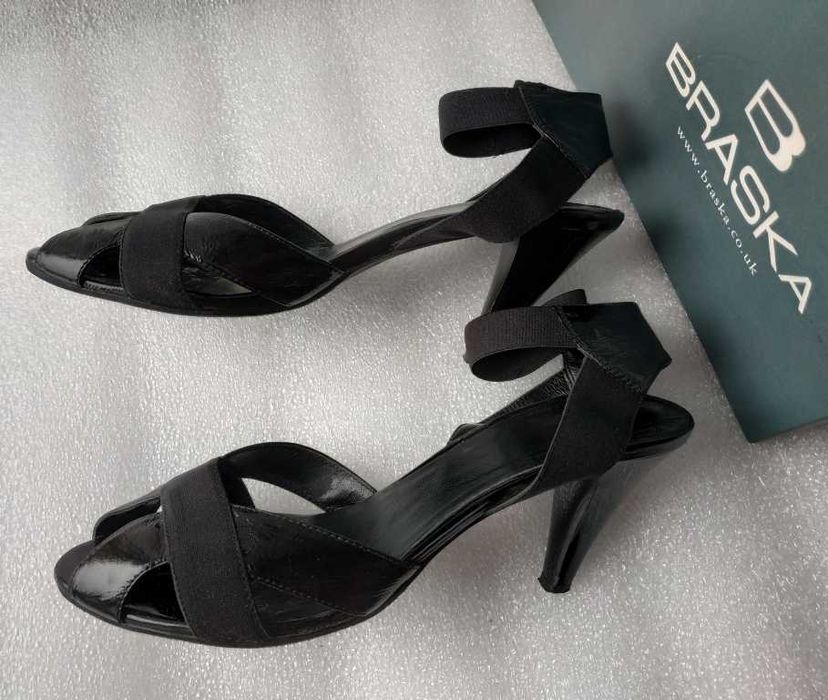 Женские босоножки лакированные. Жіночі босоніжки лаковані