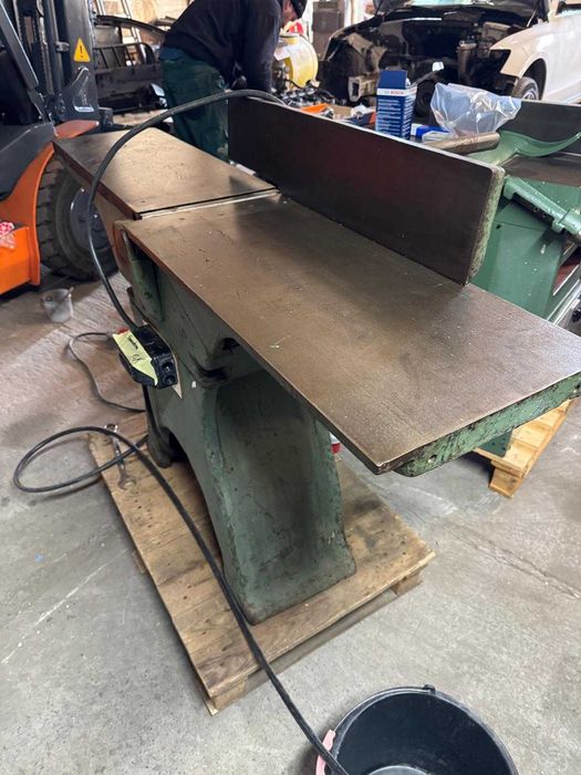 Strugarka-wyrówniarka do drewna