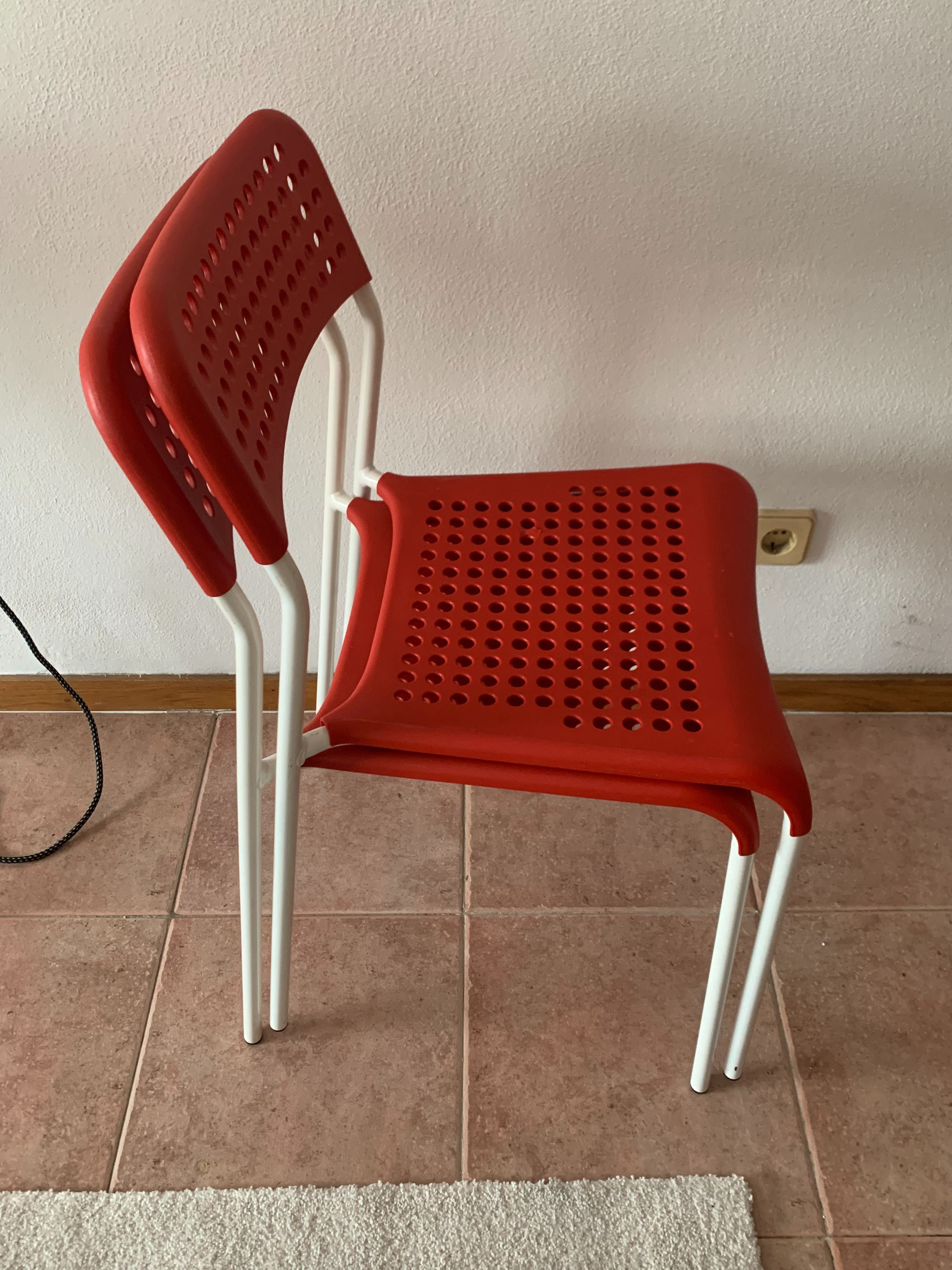 Conjunto duas cadeiras Ikea Adde vermelhas