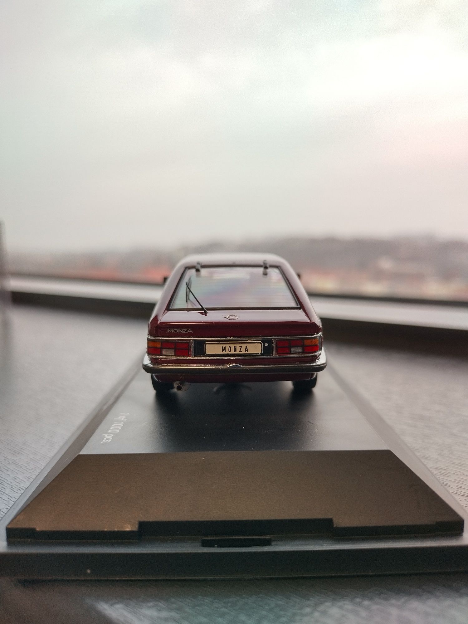 Opel Monza A 1:43 Schuco bordowy.