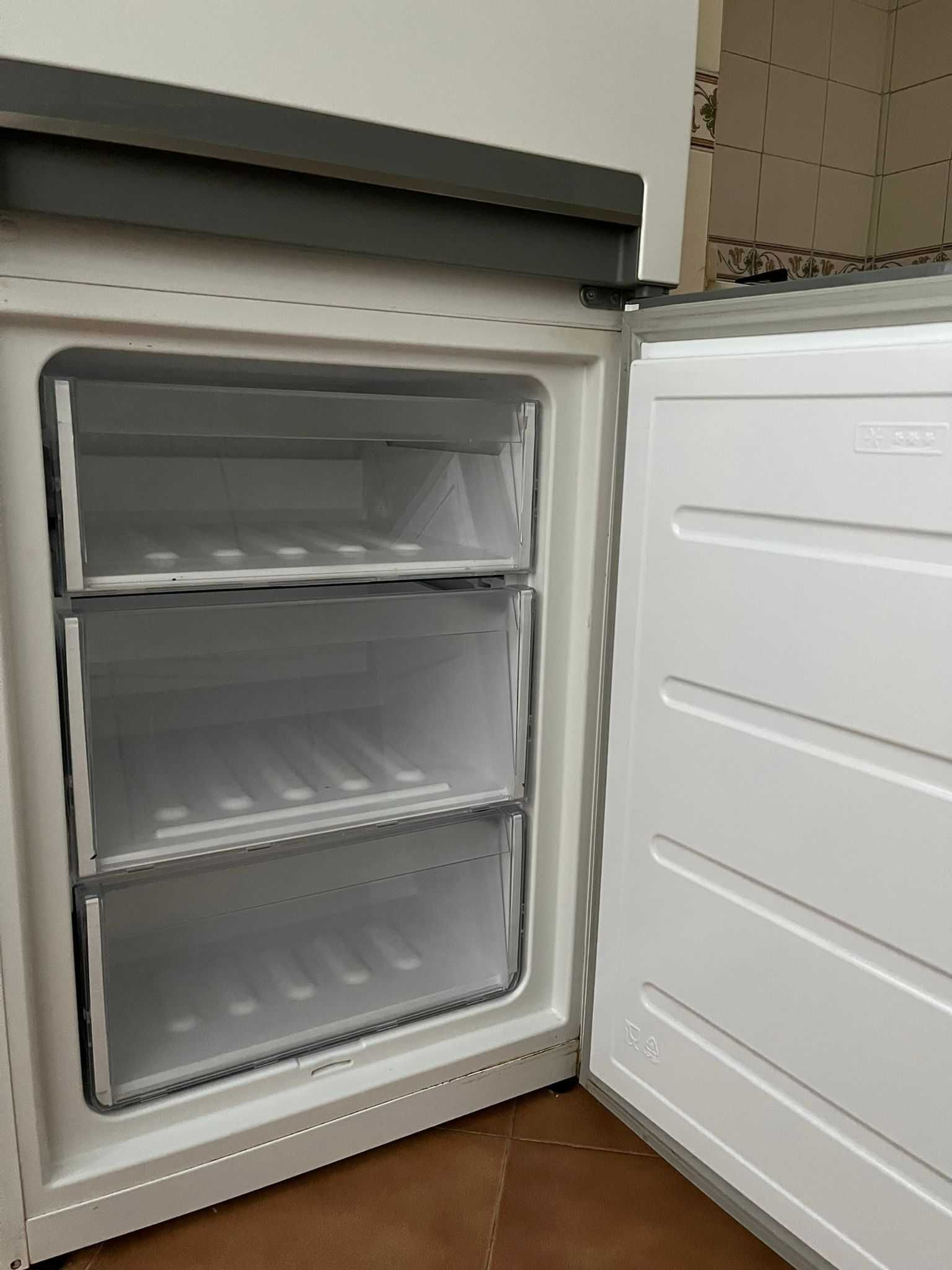Frigorífico Combinado HOTPOINT