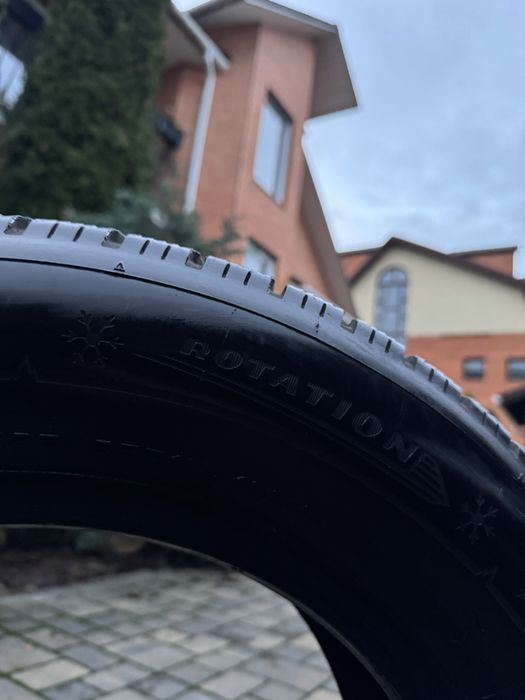 Зимова гума dunlop 225/65 r17 майже нова