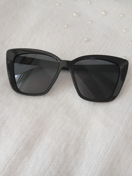 Czarne klasyczne okulary przeciwsłoneczne damskie nowe