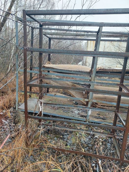 Стелажі металічні