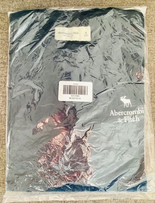 T-shirt Long-Sleeve Abercrombie & Fitch. size M Graphic Logo Tee
