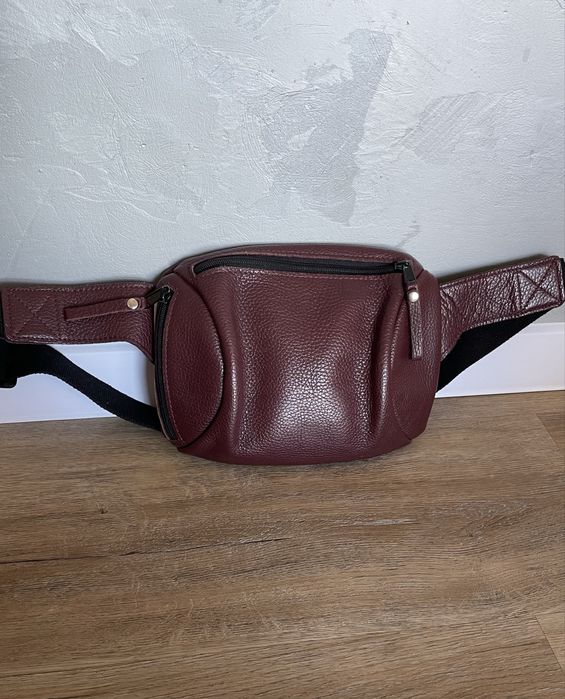 Шкіряна сумка-бананка