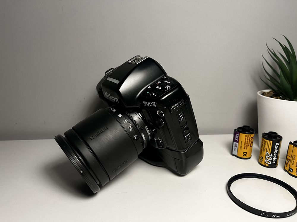 Nikon F90X 28-200mm f3,8-5,6 - aparat analogowy, zadbany, z kolekcji