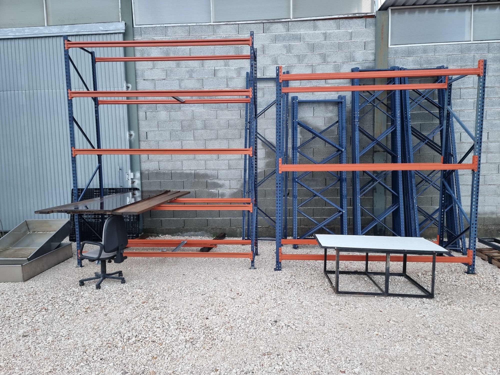 Prateleiras de armazém
