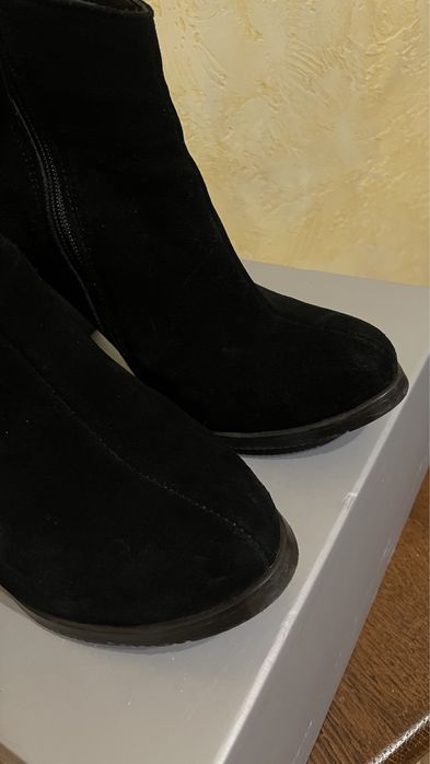 Ботики ботінки черевики ботильйони сапожки