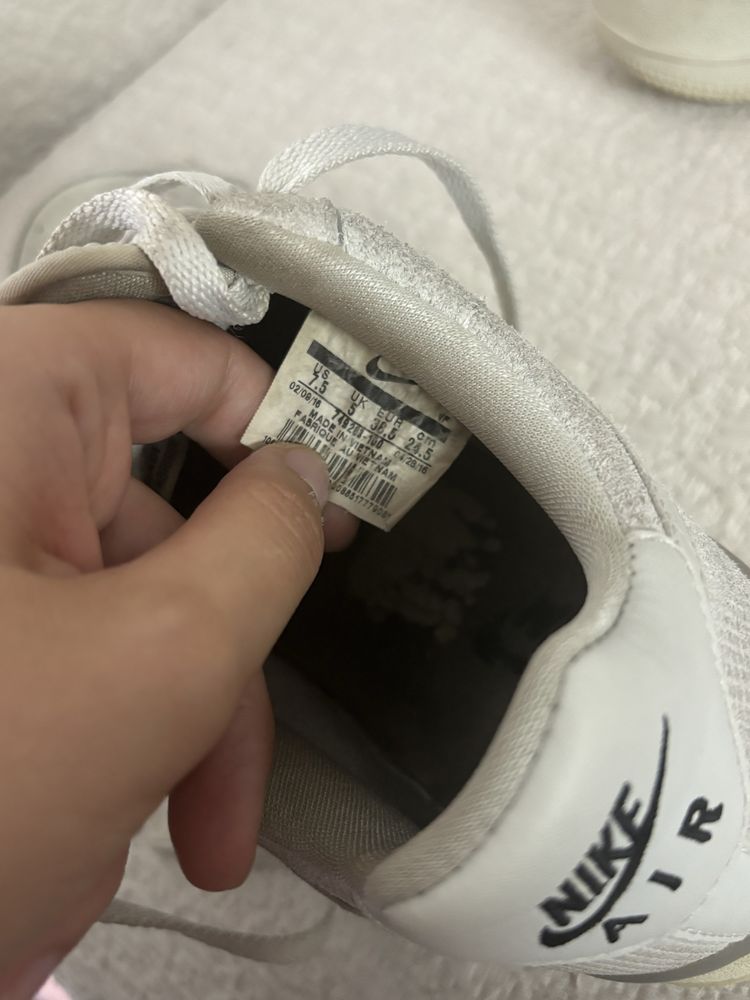 Sapatilhas Nike Air Force 1 tamanho 38.5