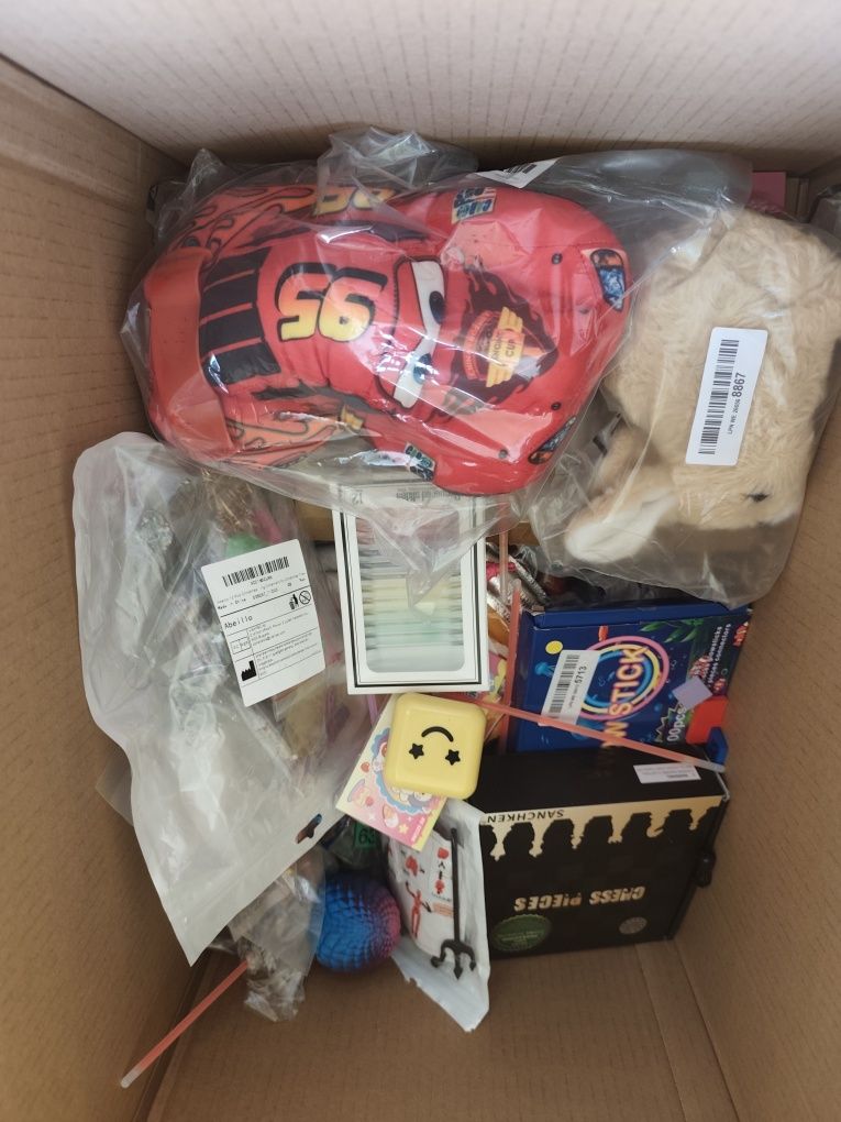 Duży karton zabawek Amazon box boks kl a i mała ilość b