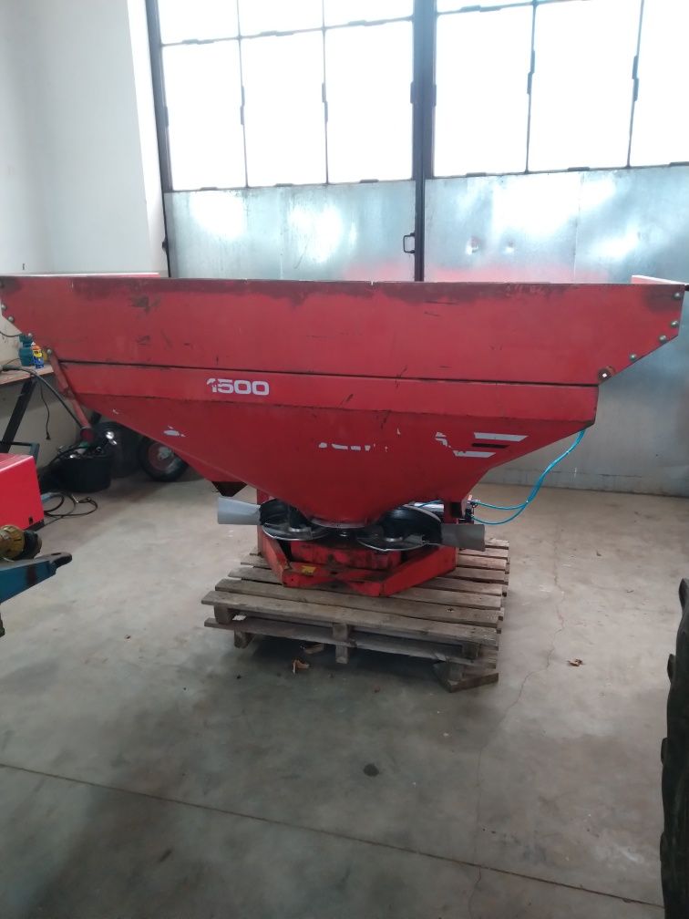 Rozsiewacz Rauch kuhn mds zsb 900