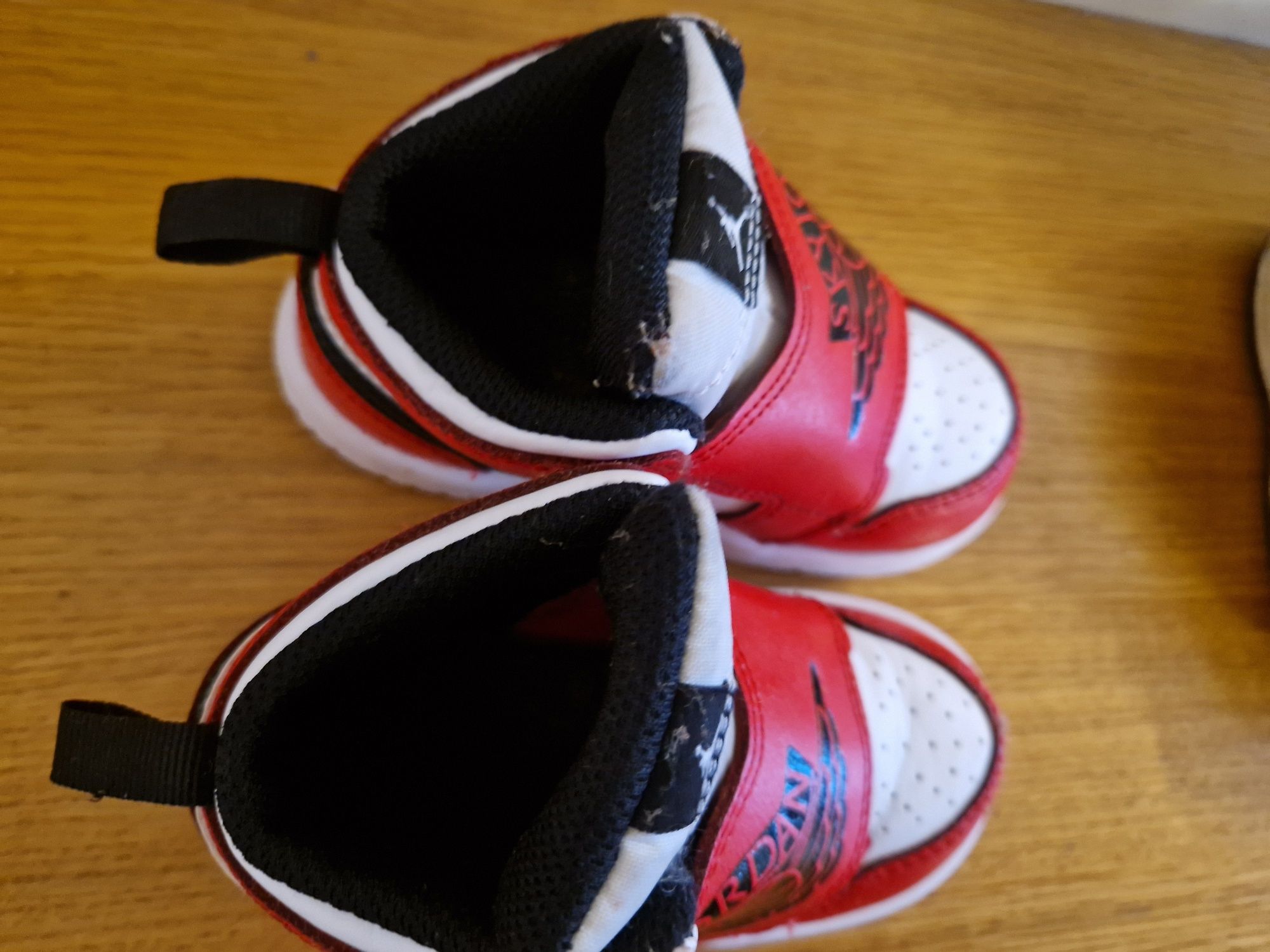 Buty chłopięce 23 jordan geox
