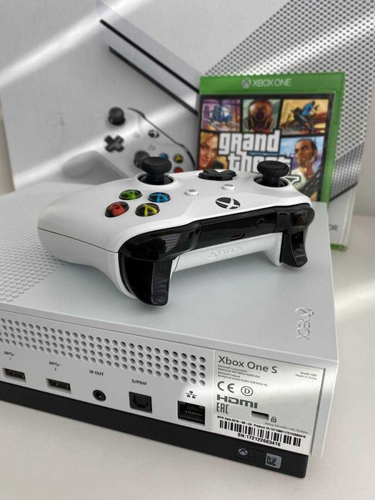Ігрова консоль Xbox One S на 1TB + диск GTA V