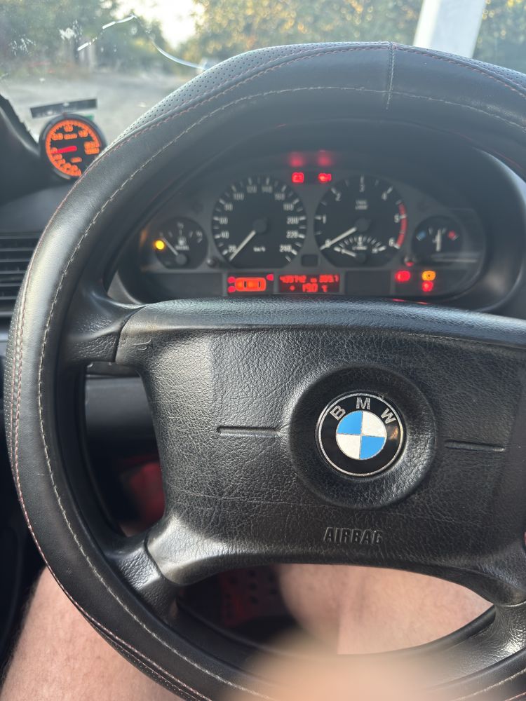 Продам BMW E46 2.0 на ручке