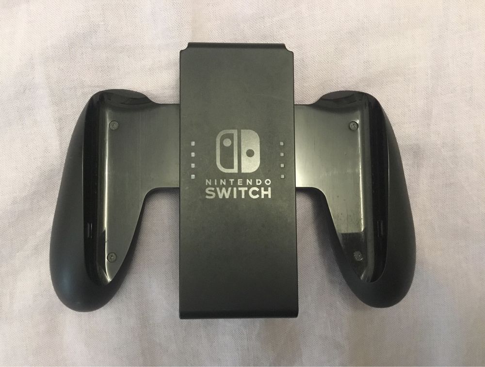 Nintendo Switch V2 Cinzenta vem com um comando e acessórios