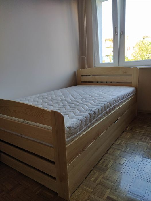 Łóżko sosnowe z pojemnikiem 120x200