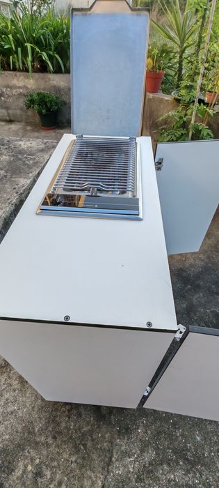 Grelhador De Dietrich acoplado em móvel com rodas ideal para jardim