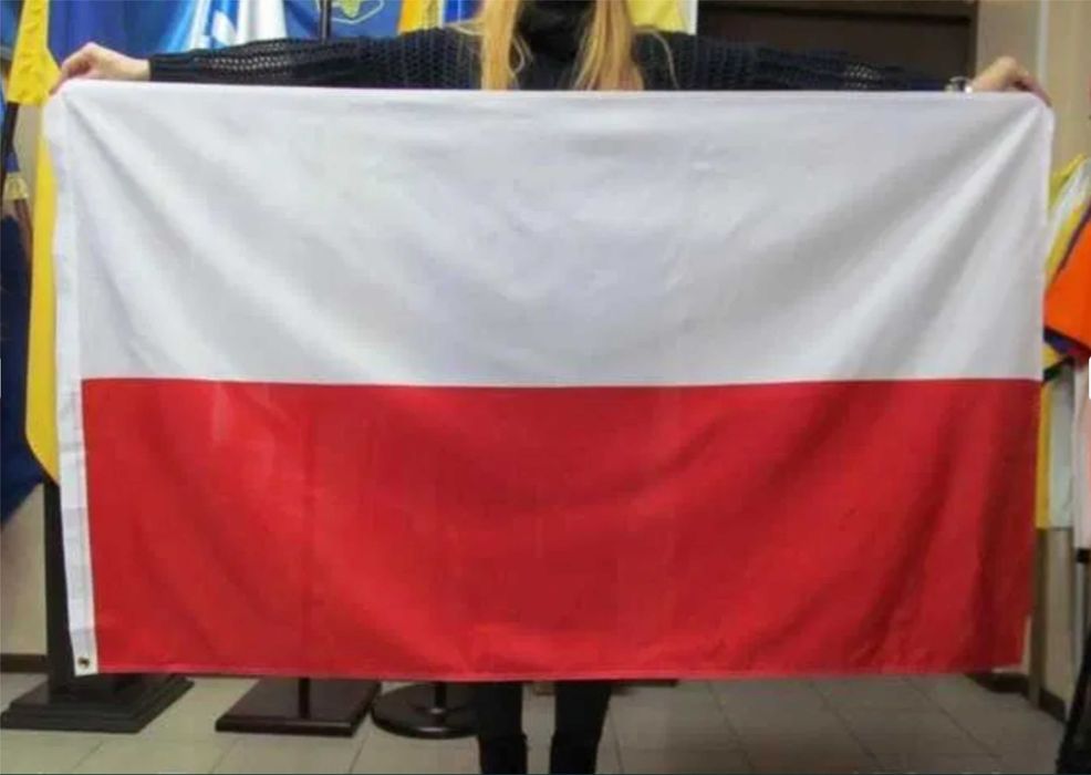 Flaga Polski 150×90 cm. z mocowaniem do masztu flagowego