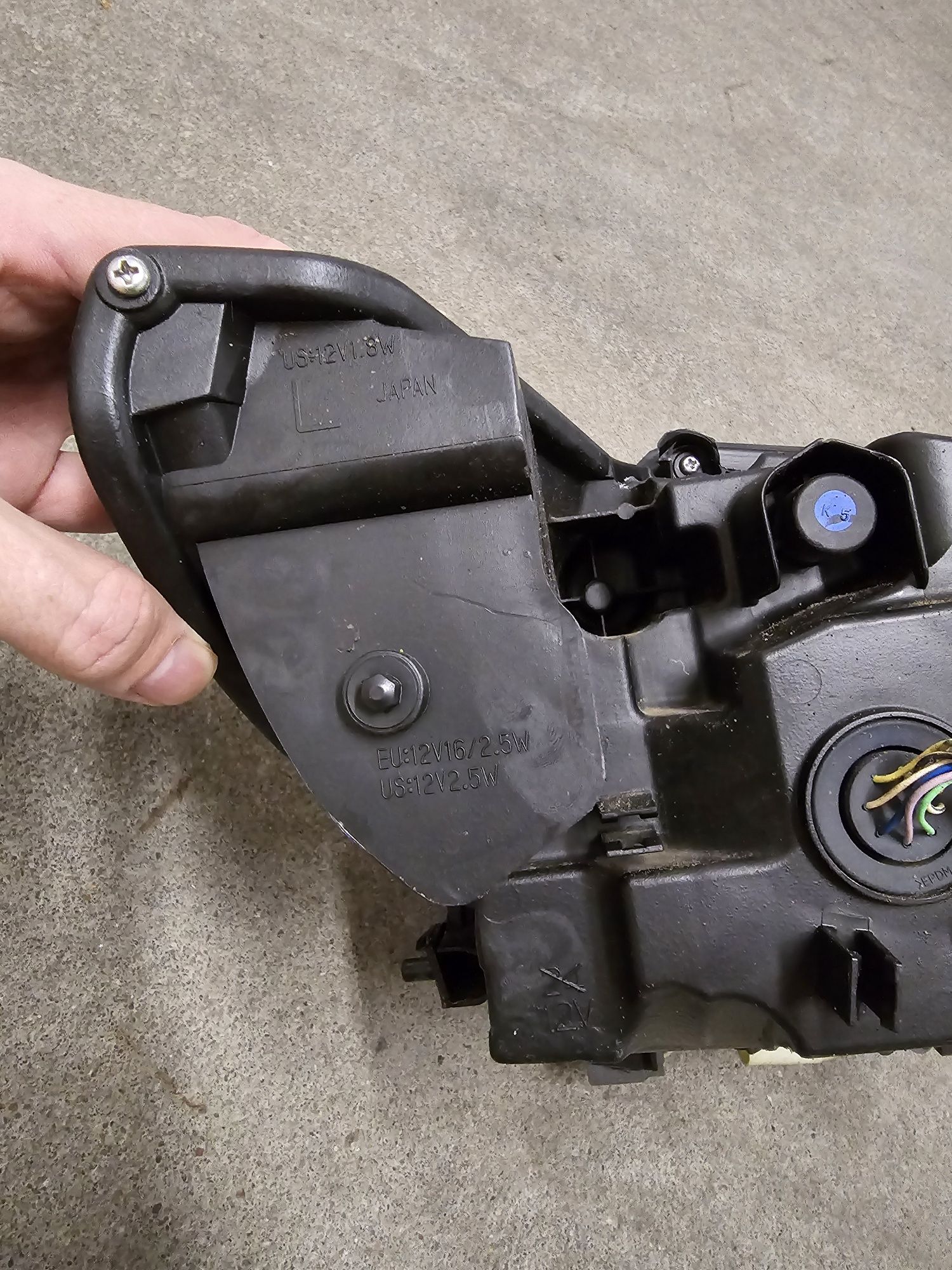 Reflektor przedni LEWY  adaptive driving beam Mazda 6 GL USZKODZONY