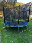 Trampolina ogrodowa z siatką ochronną