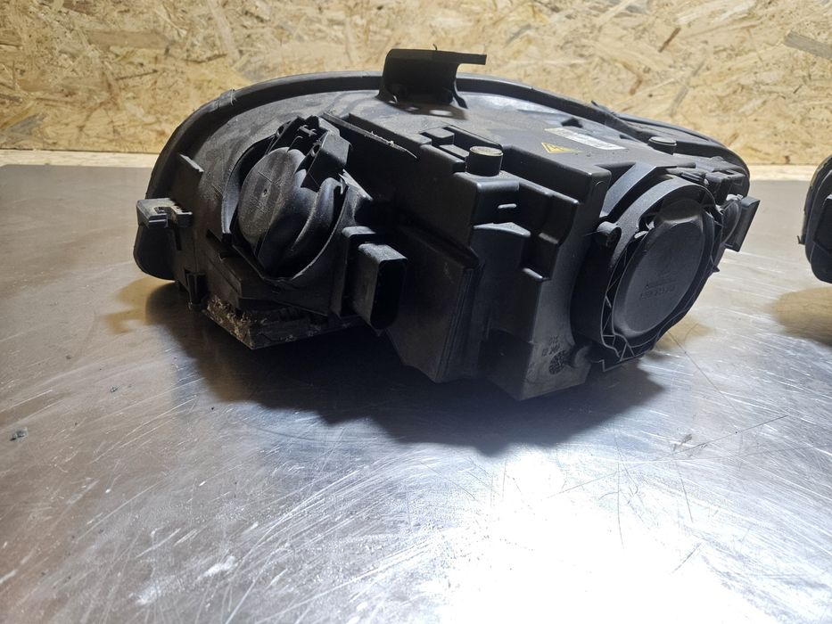 Lampa prawa lewa Xenon Audi A4 B7 światło lampy reflektory A4 B6 xenon