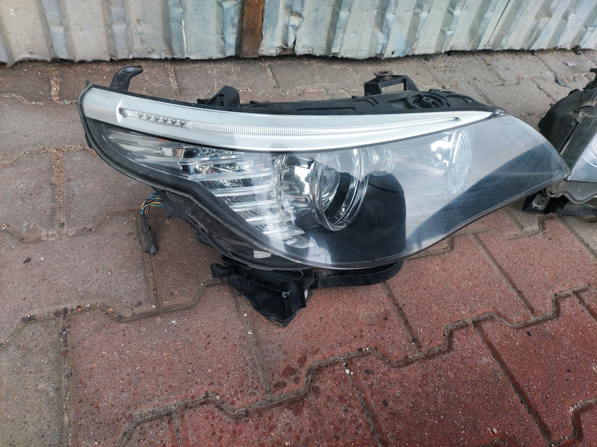 Lampa reflektor BMW E60 E61 LIFT LCI xenon skrętna dynamic EUROPA