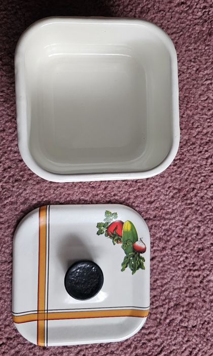 Судки емальовані з кришками