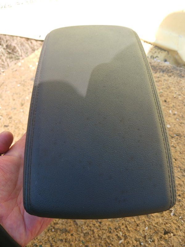 Подлокотник Audi Q3 2021
