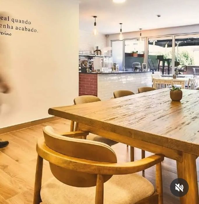 Mesa de Madeira carvalho com conjunto 5 cadeiras