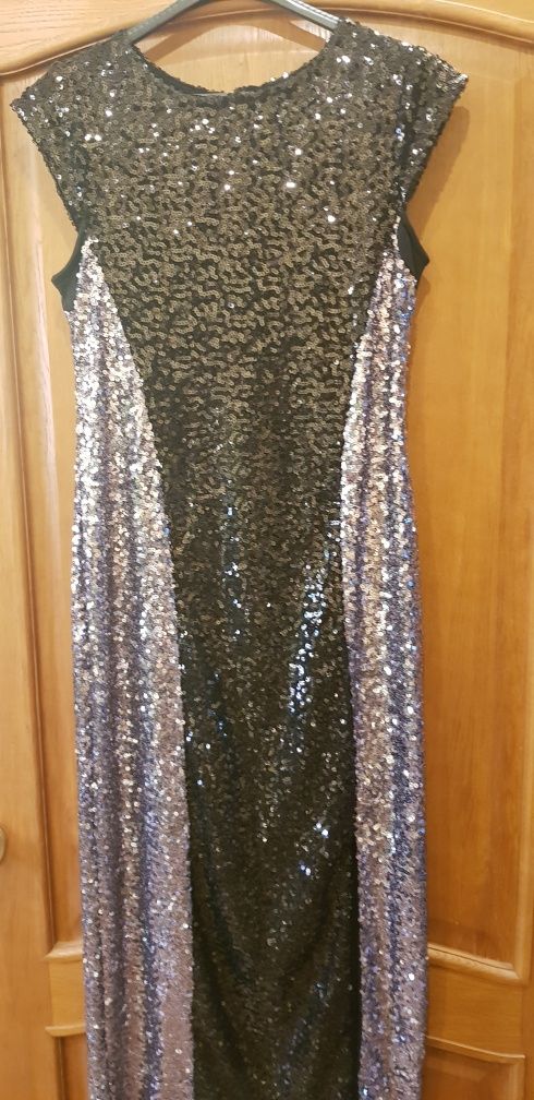 Женское нарядное платье с пайетками