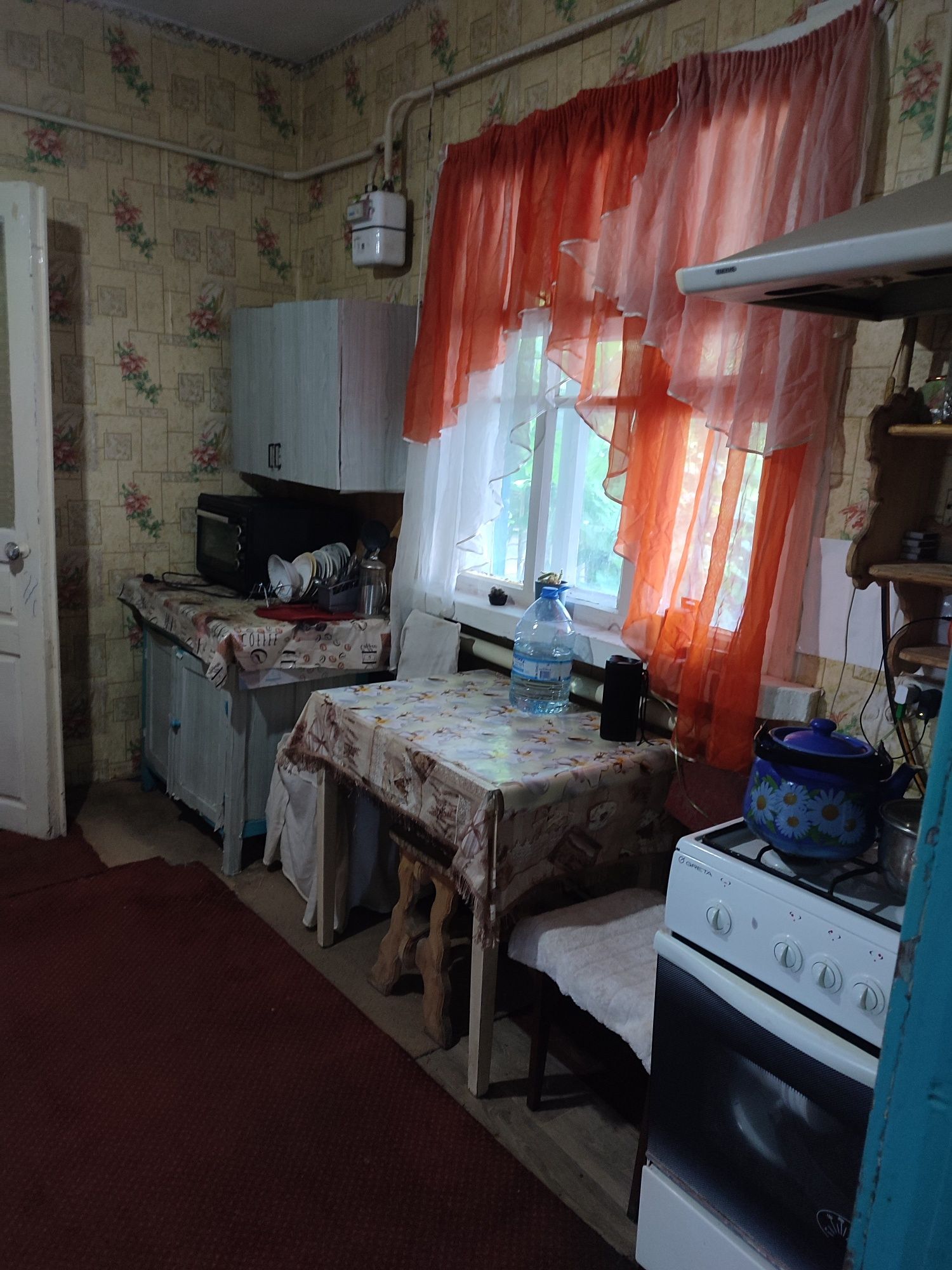 Продається будинок в житловому стані.