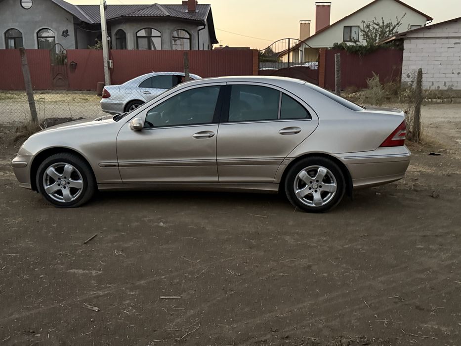 Продам мерседес С203 на полном боевом ходу 2006год