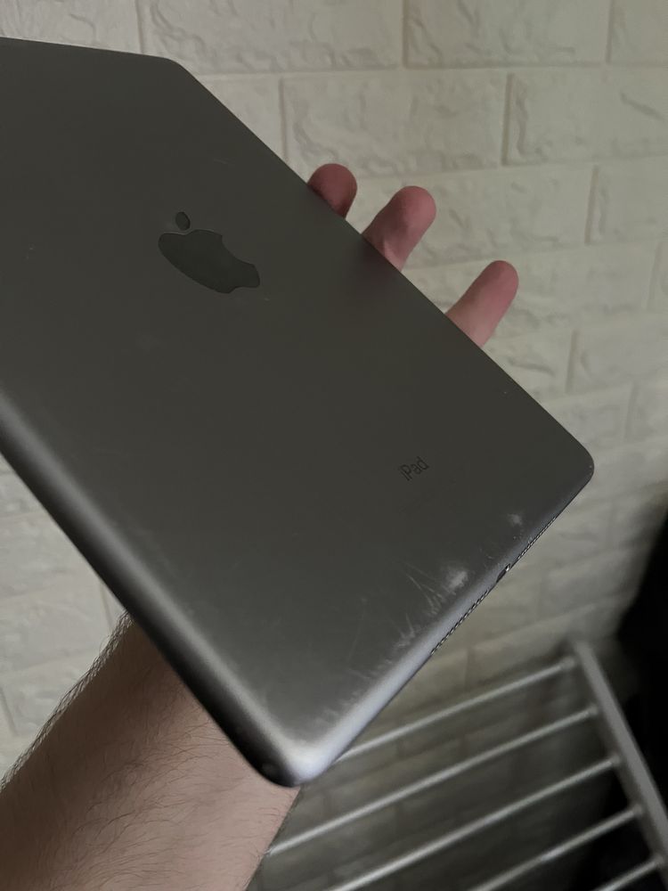 Продаю iPad 6 покоління 32gb