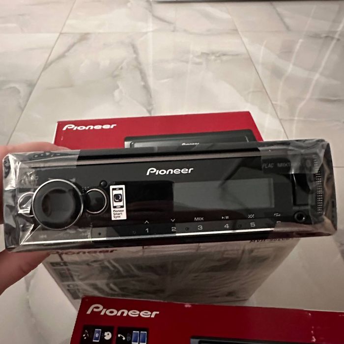 Автомагнитола Pioneer MVH-S520BT
